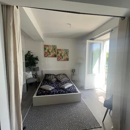 Apartament Prive « rive Droite » *